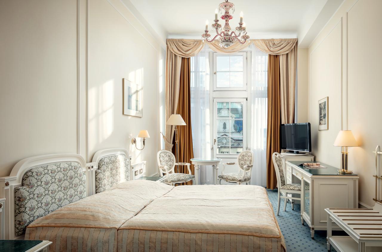 Ambassador Zlata Husa Prag Eksteriør billede A room at the hotel
